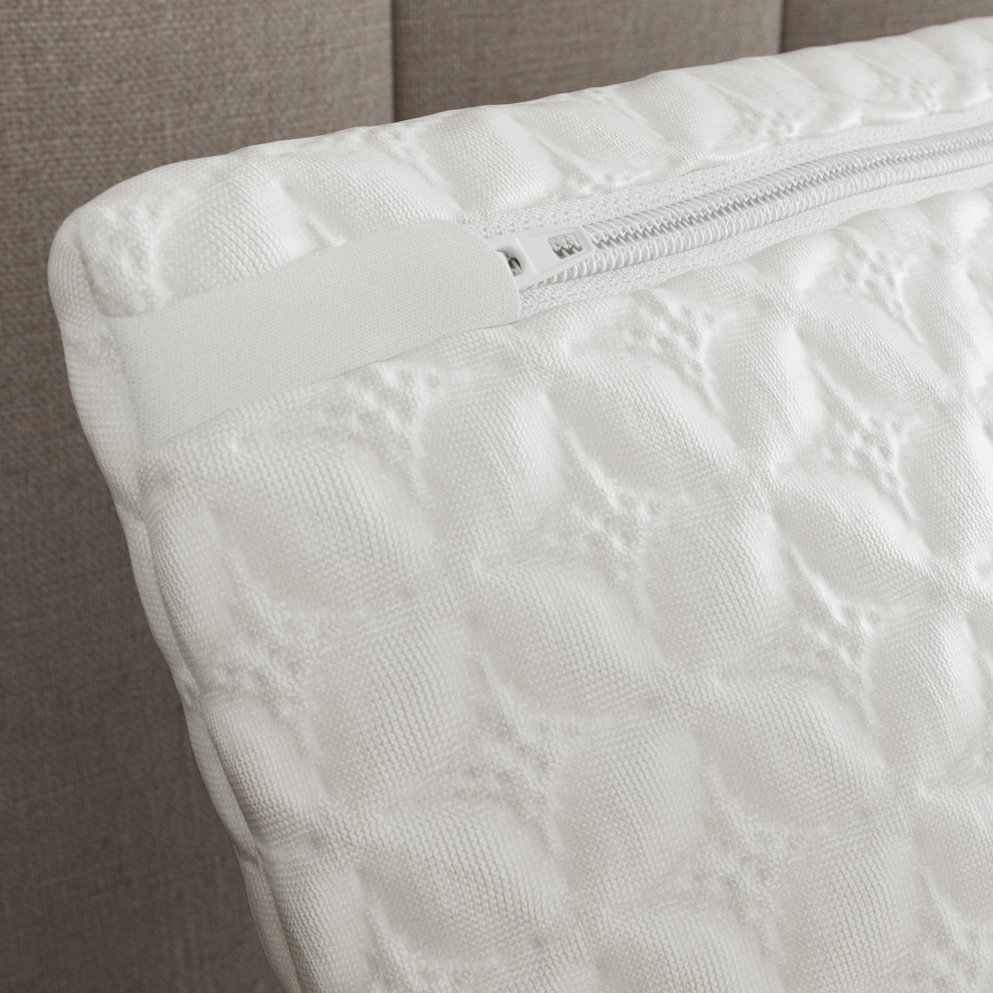 Five Sided + HyperChill Pillow Protector - detail view