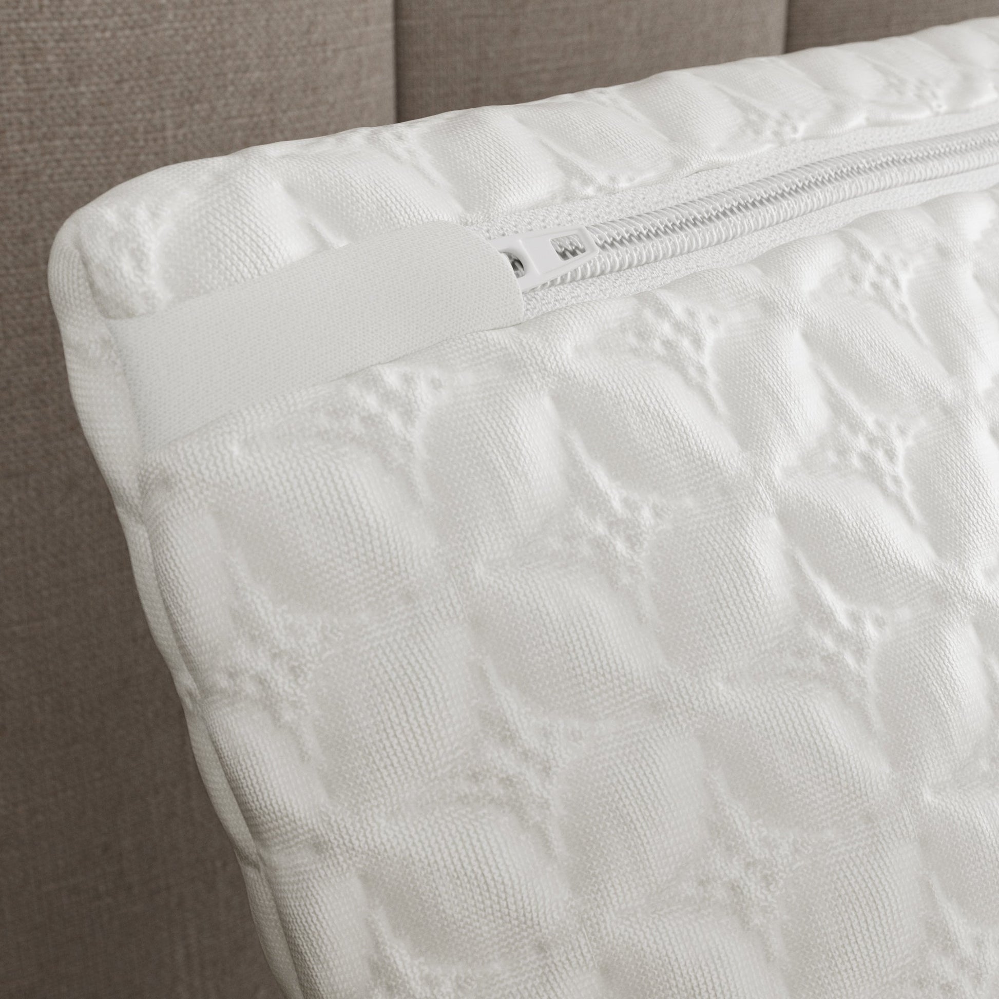 Five Sided + HyperChill Pillow Protector - detail view