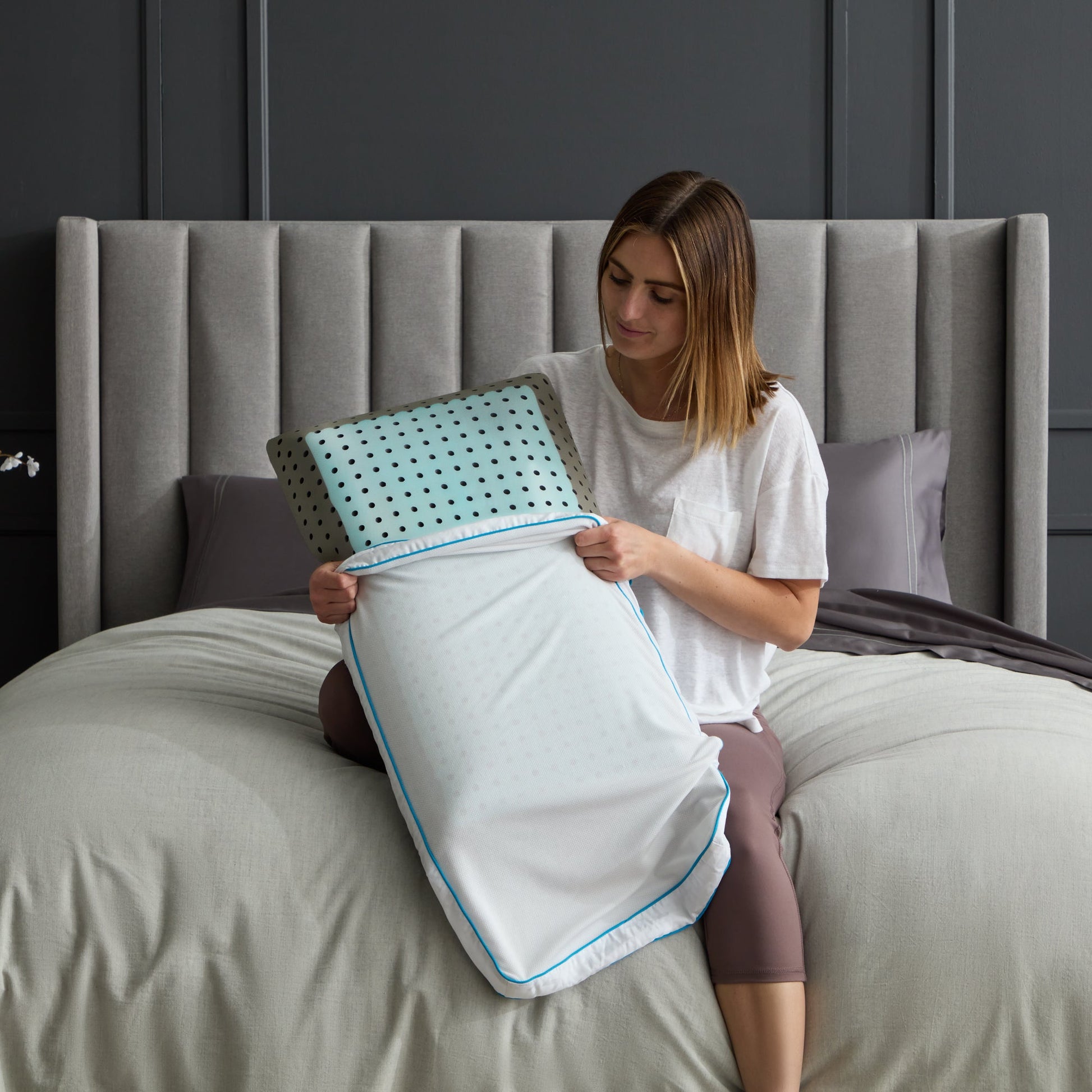 CarbonCool LT + OmniPhase Pillow - detail view