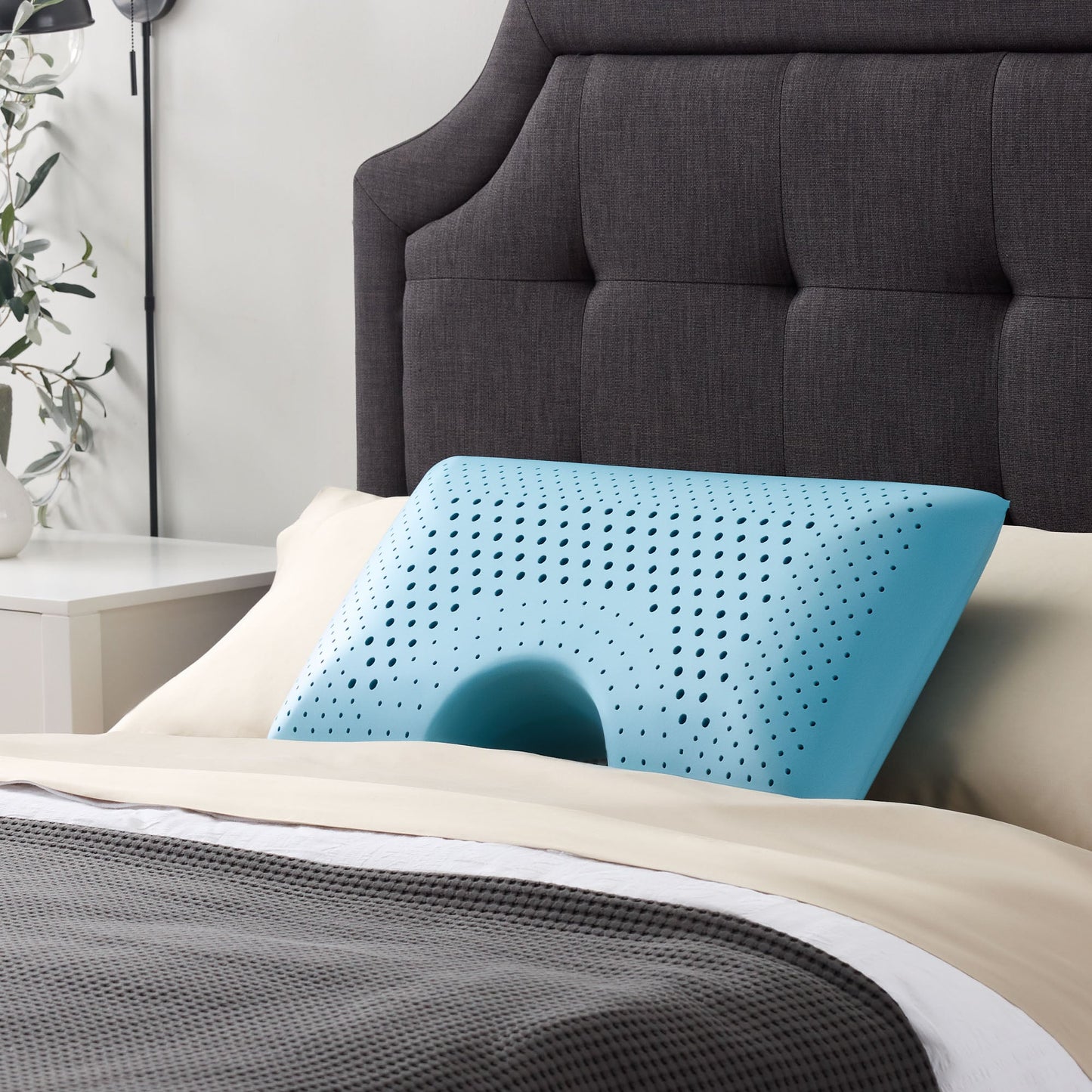 Shoulder Zoned Dough Pillow - detail view