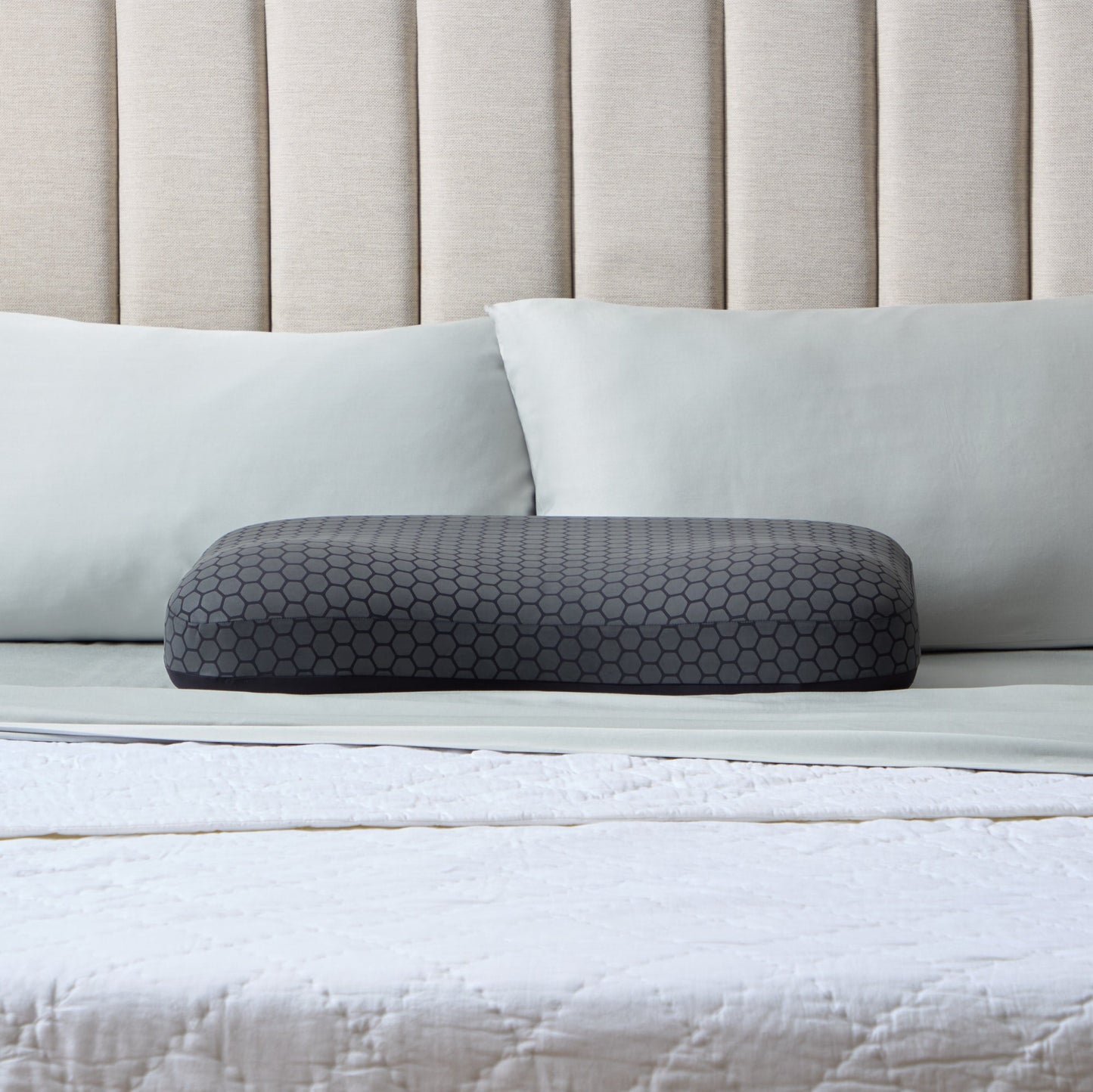 HexCurve Pillow + OmniPhase - detail view